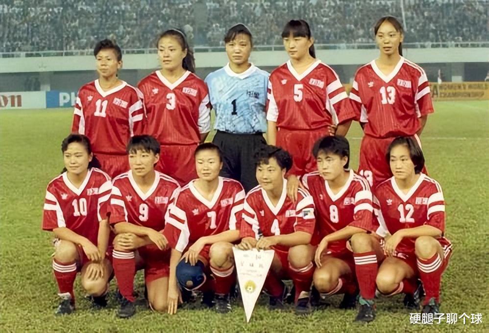 回顾七十年的历届中国男足球衣发展史，哪一款是你的最爱？(17)