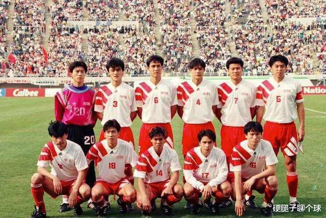 回顾七十年的历届中国男足球衣发展史，哪一款是你的最爱？(18)