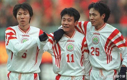 回顾七十年的历届中国男足球衣发展史，哪一款是你的最爱？(21)