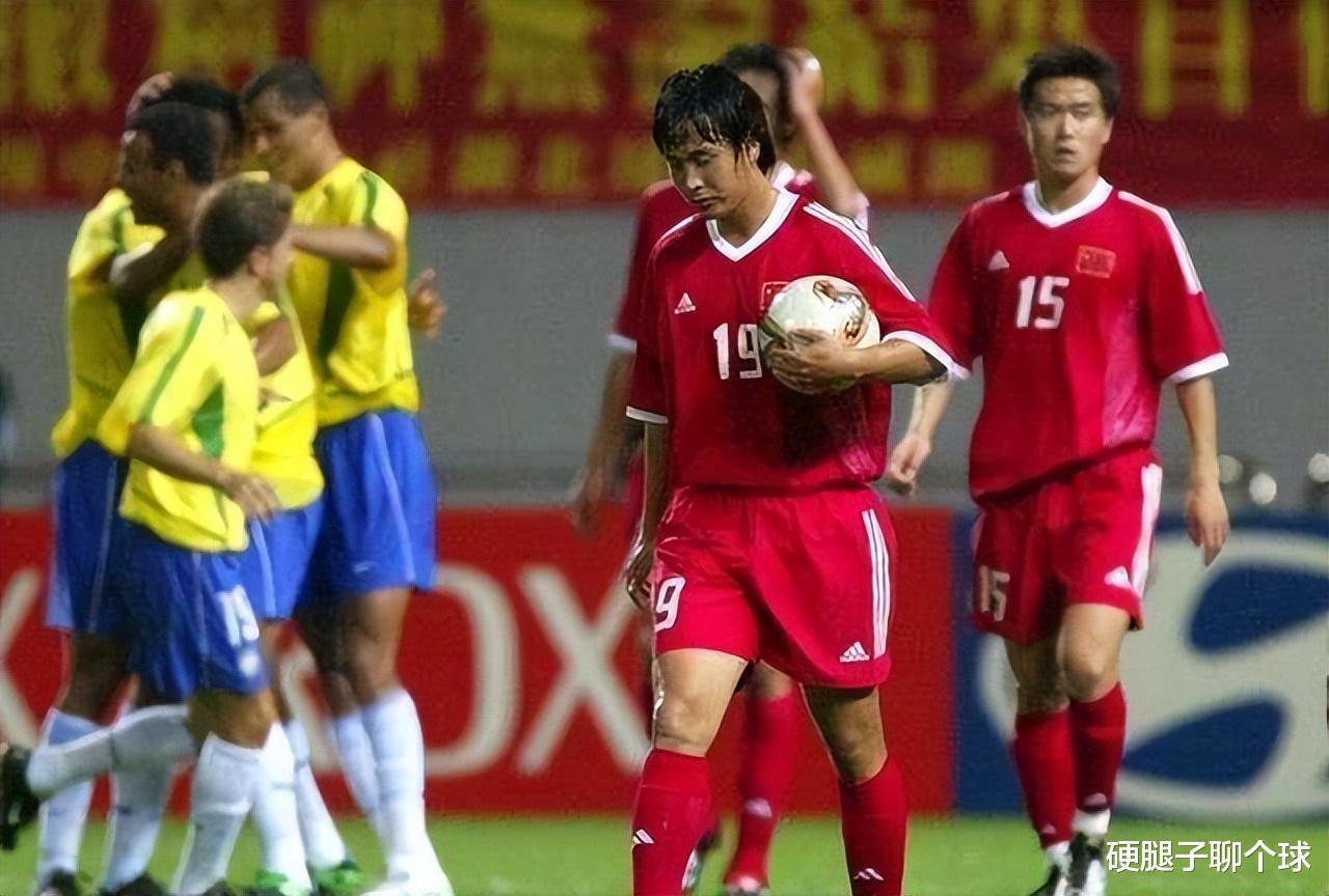 回顾七十年的历届中国男足球衣发展史，哪一款是你的最爱？(25)