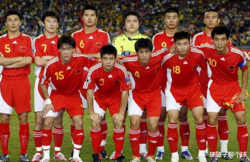 回顾七十年的历届中国男足球衣发展史，哪一款是你的最爱？(29)