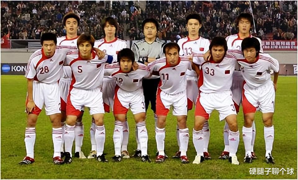 回顾七十年的历届中国男足球衣发展史，哪一款是你的最爱？(30)
