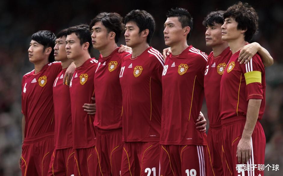 回顾七十年的历届中国男足球衣发展史，哪一款是你的最爱？(34)
