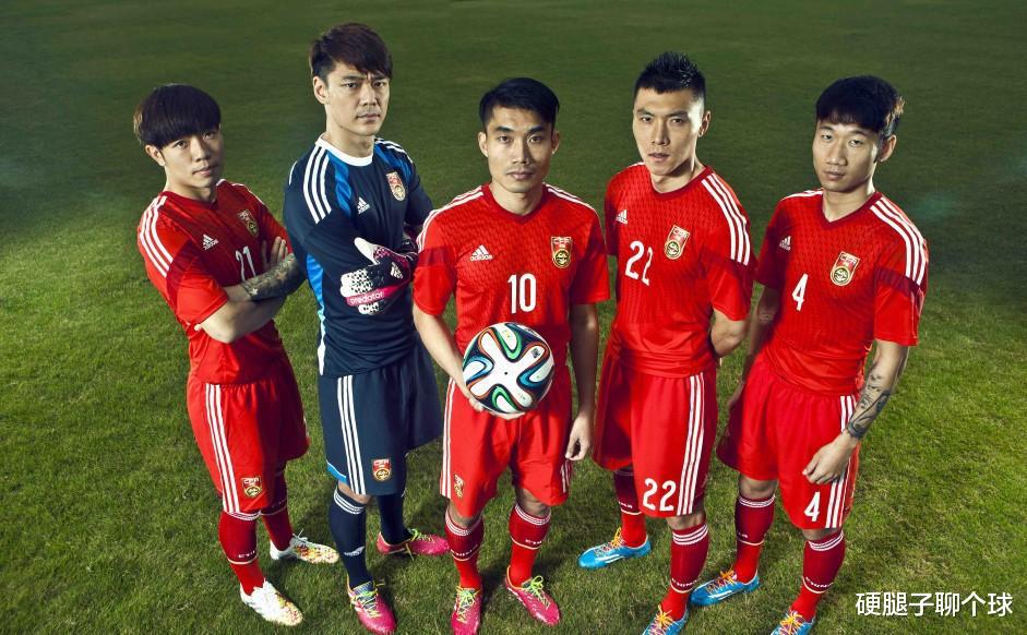 回顾七十年的历届中国男足球衣发展史，哪一款是你的最爱？(36)