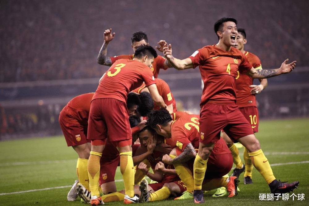 回顾七十年的历届中国男足球衣发展史，哪一款是你的最爱？(39)