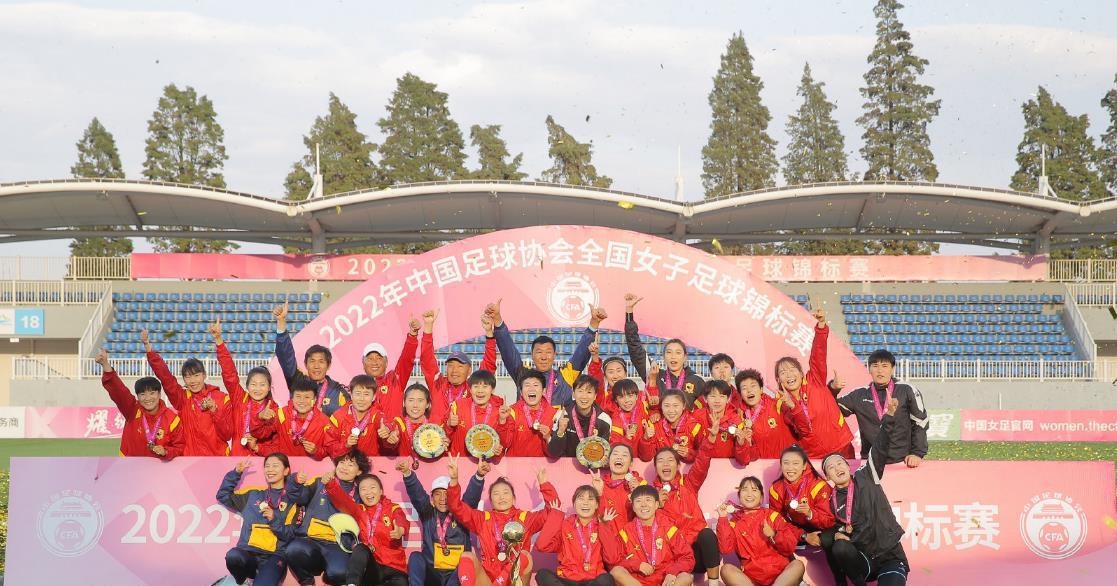 亚洲杯、女锦、女超、集训，中国女足球员从玫瑰变铁娘子(3)