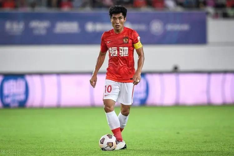 中国足坛的英雄人物郑智，经历多年的跌宕起伏，现在怎么样了？(5)