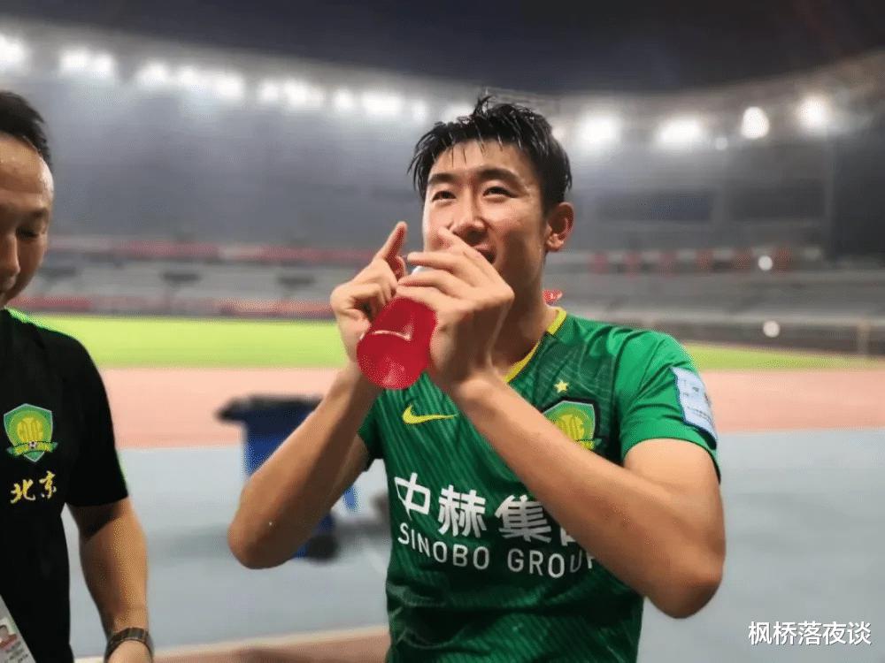 25岁踢上职业，32岁却悄然退役！国安老将成中国球员最真实写照！(5)
