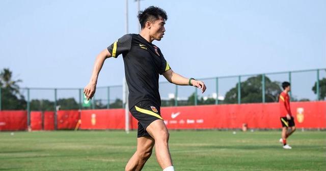 广州恒大队魂再获称赞，为中国球员开新路，未来会重返职业队