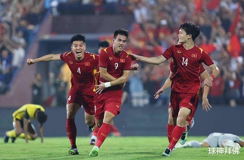 从3-1到1-0绝杀！越南队晋级决赛剑指卫冕，实力远超中国男足(3)