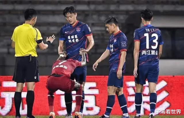 上午11点！足协重要规定引发争议，球迷吐槽：中国男足已经躺平了
