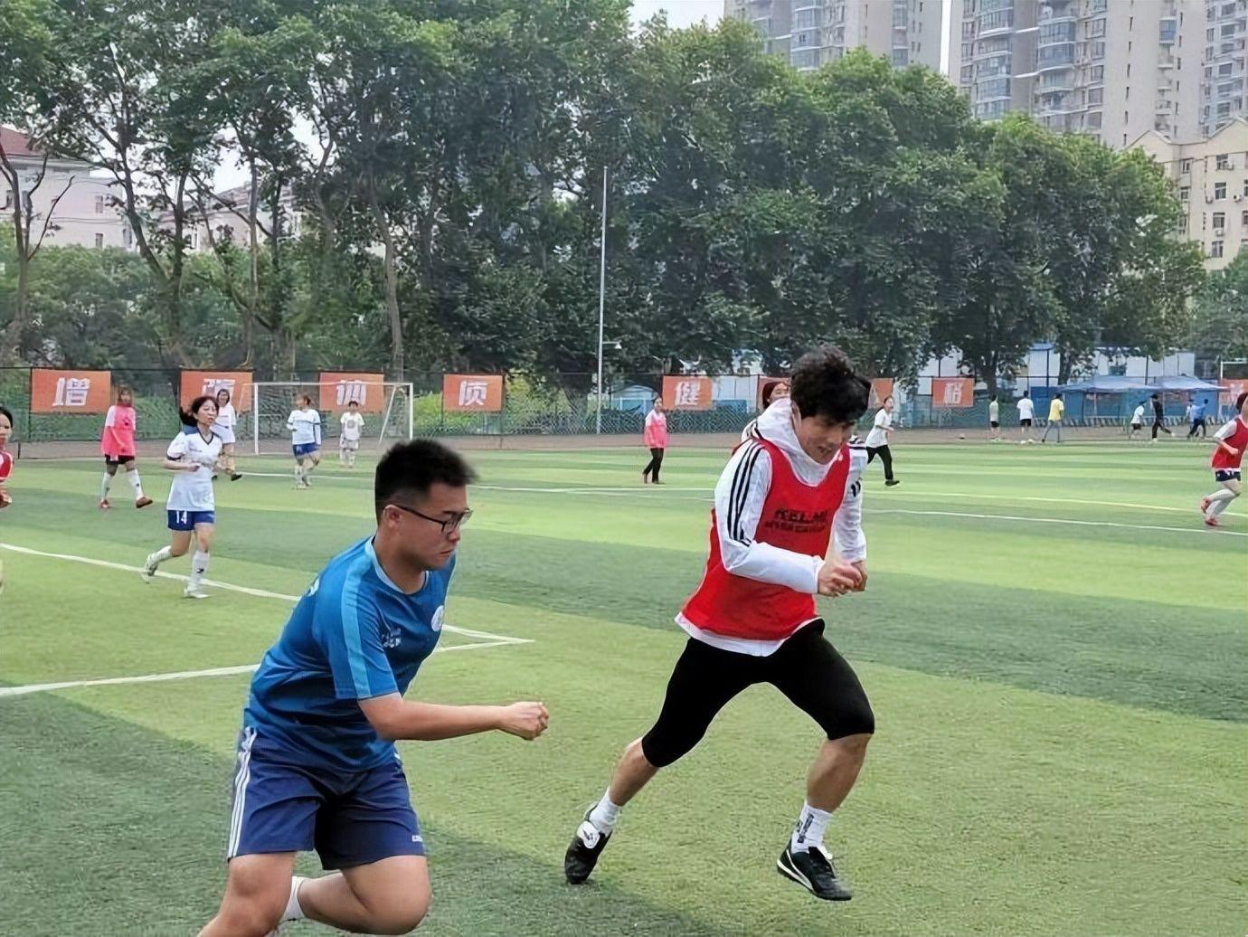 国足队长最新动态曝光，现身武汉市教练培训班，最快8月复出(4)