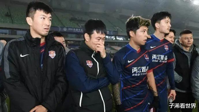 早上6点! 权威媒体曝出争议猛料：中国足球成大笑话，球迷骂声一片(2)
