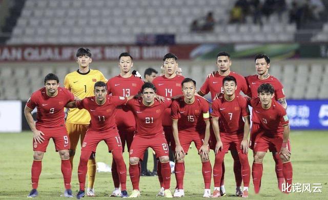 ​拒绝退赛，中国男足双线出征亚洲杯，挑战五万人口小国成关键战(1)