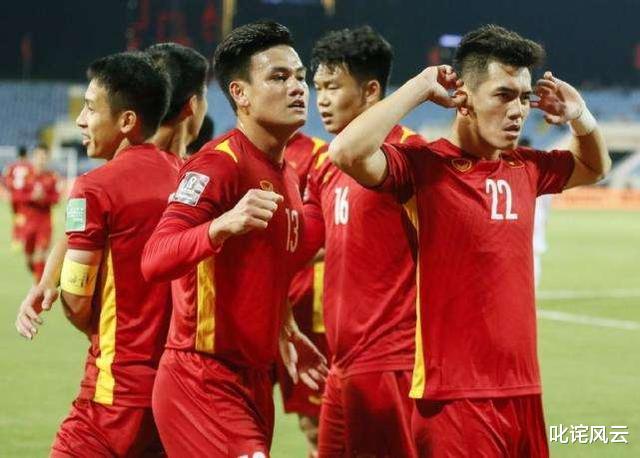 ​拒绝退赛，中国男足双线出征亚洲杯，挑战五万人口小国成关键战(2)