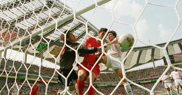 20年前今天国足世界杯最后一战 0-3土耳其，遗憾一幕你还记得吗？(7)