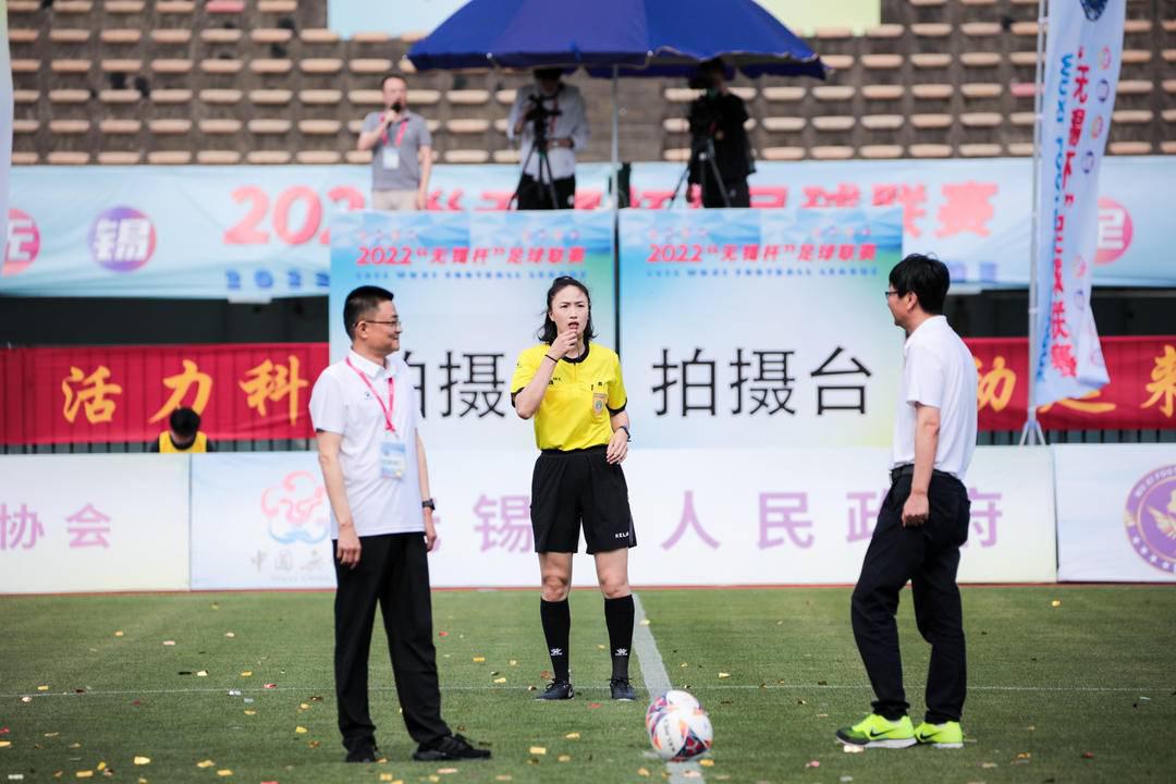 无锡业余联赛千人观战如“小中超” 中国足球就应该回到群众中去!(2)