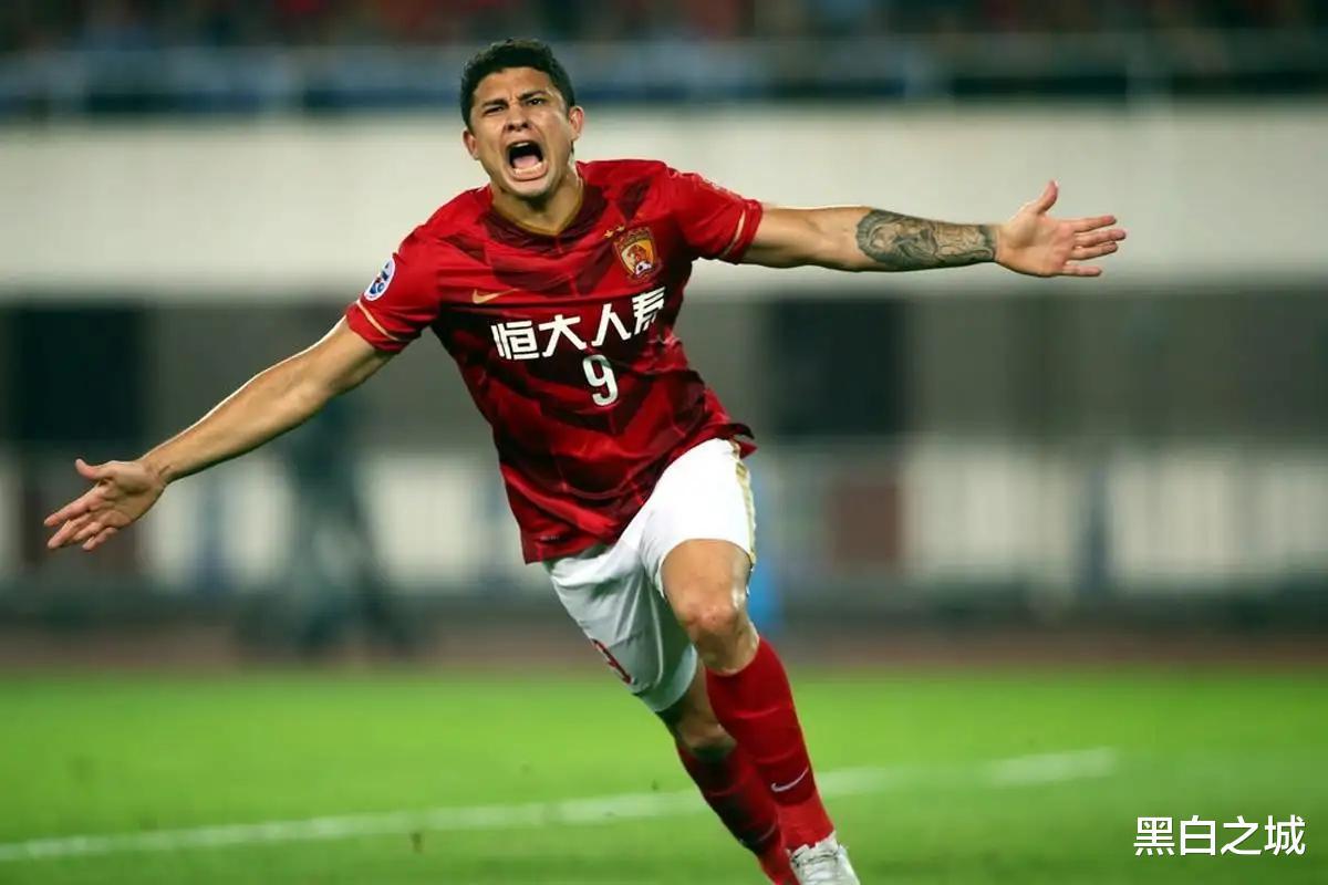 惨！33岁中国男足球星状态低迷，遭媒体痛批：表现令人失望！