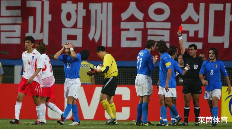 2002韩日世界杯7大瞬间：国足巅峰，巴西夺冠，黑哨助韩国！(5)
