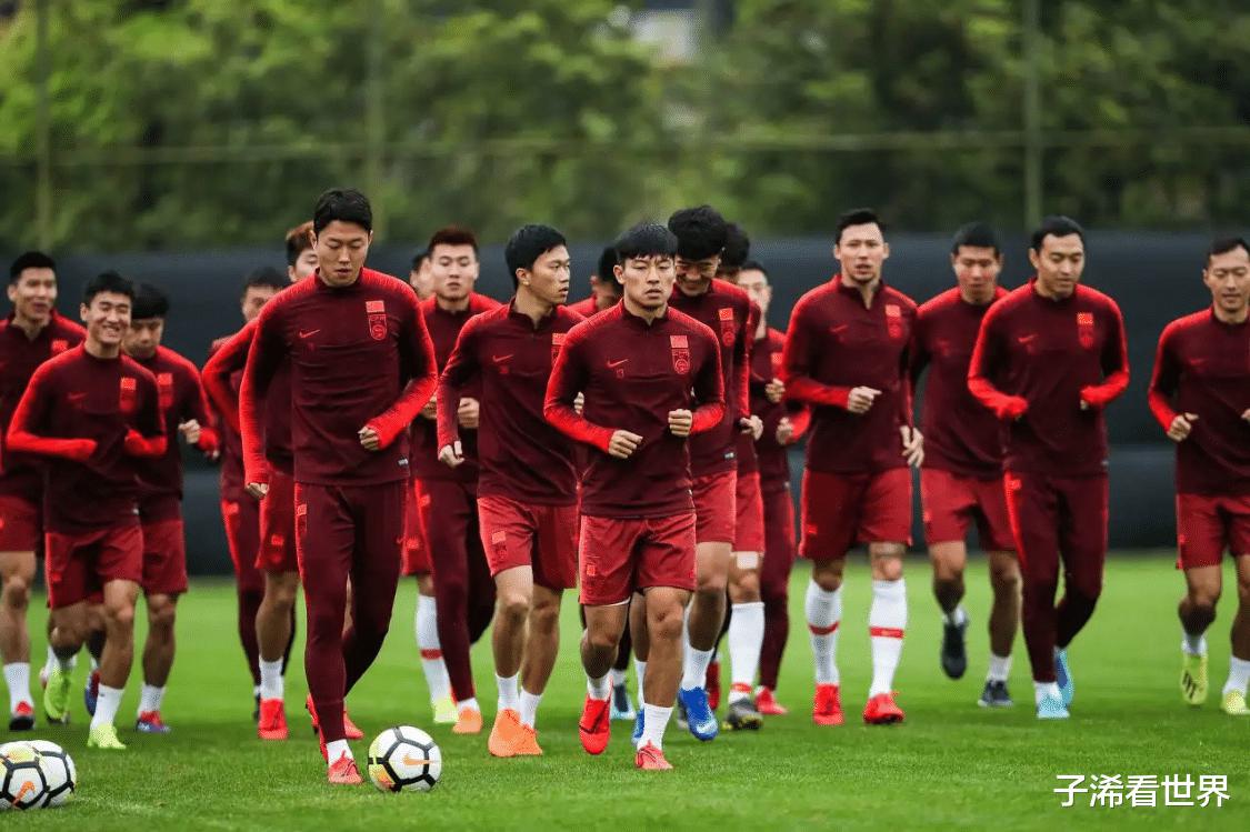 上午9点！上海媒体做出争议报道：中国足球遭质疑，球迷骂声一片(1)