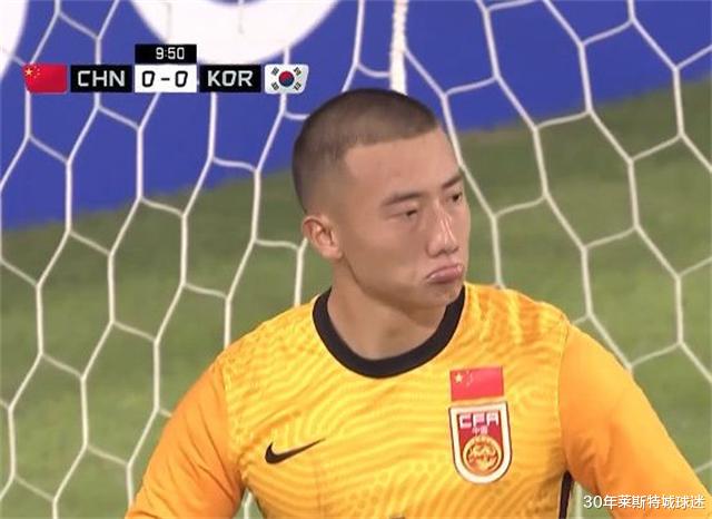 国足队长把球顶进自家球门！韩媒嘲讽咱太脏，庆幸没把韩国队踢伤(2)
