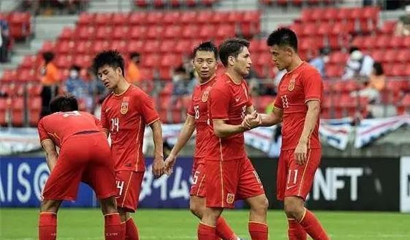 陈主席说，要去除中国足球泡沫才有未来，是谁制造的泡沫足球？(3)