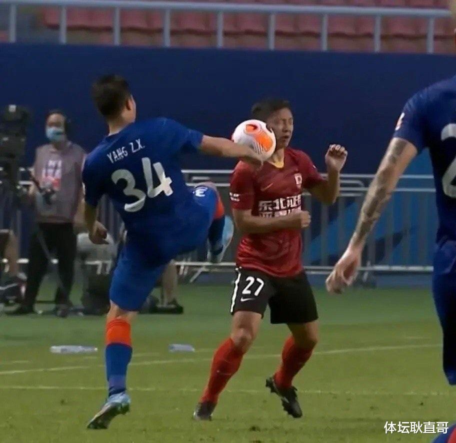 中超再现一场两红牌，飞脚踢人非本意，但却暴露中国足球最大问题(3)