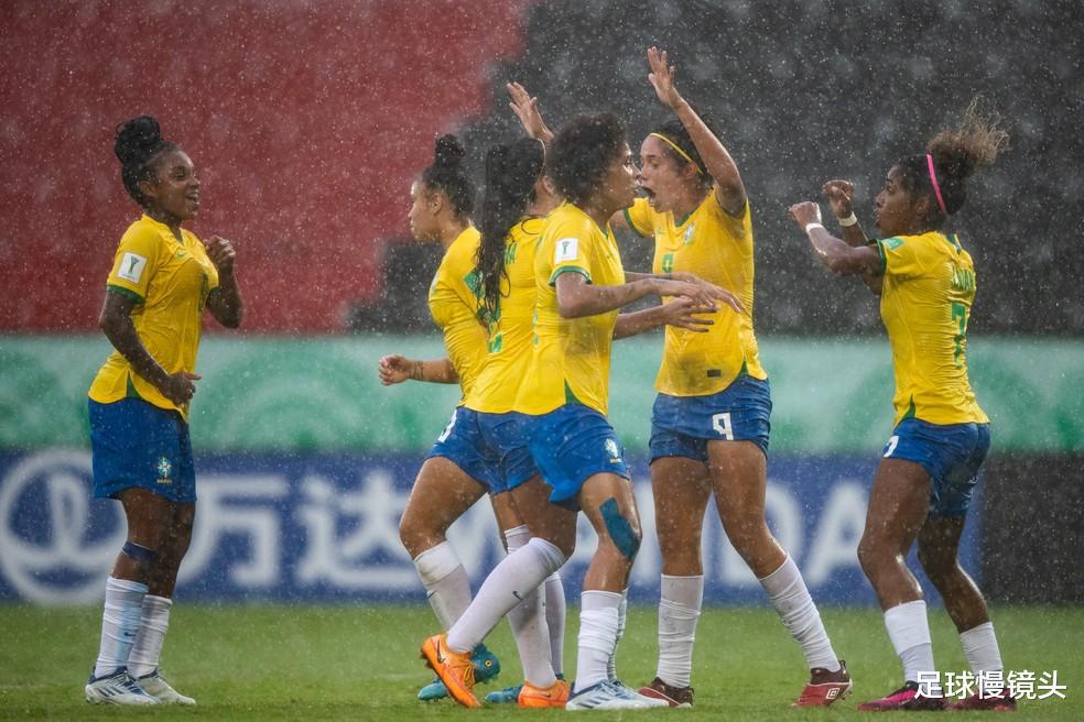 0-2！亚洲第3输球，世界杯首败，巴西队雨中跳舞，中国女足未晋级(3)