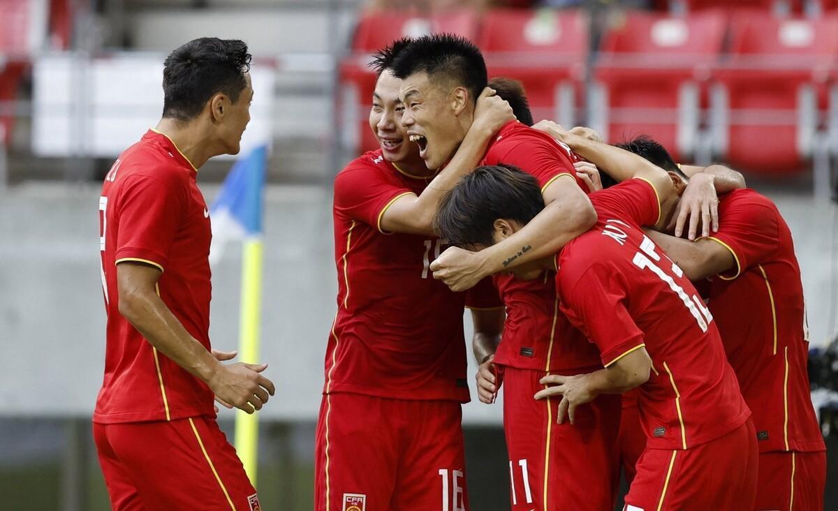 说高薪毁了中国足球是无稽之谈，男足缺乏羞耻心在场上没有拼劲