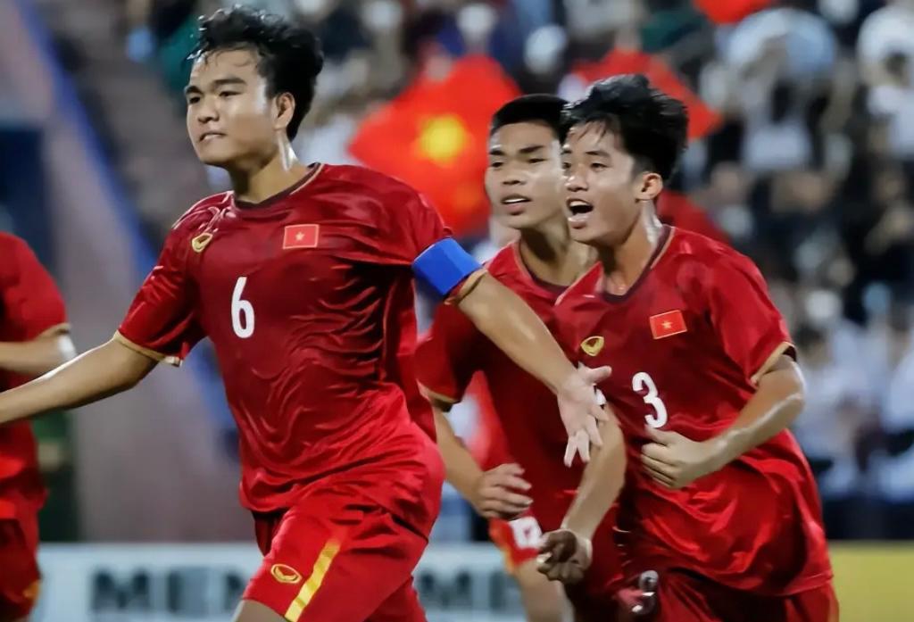 3-0！越南太狠了，全胜+0丢球，晋级决赛圈，大度助攻国足出线(1)