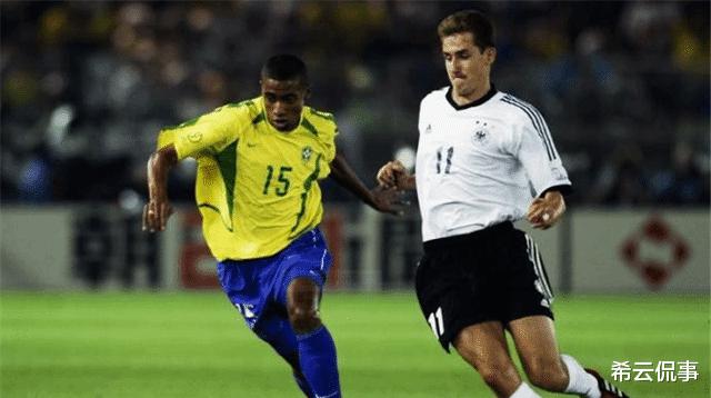 从巴西的主力球员到曼联的替补队员，这位中场悍将与卡卡同生共死，也是小罗的鸽子