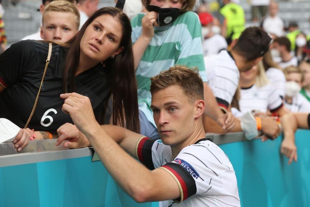 德国队的“超模太太团”获准留宿酒店安慰球员，球迷：这还能赢吗(36)