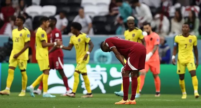 花钱找辱! 东道主卡塔尔提前锁定倒数第一，中国还有必要申办世界杯?(3)