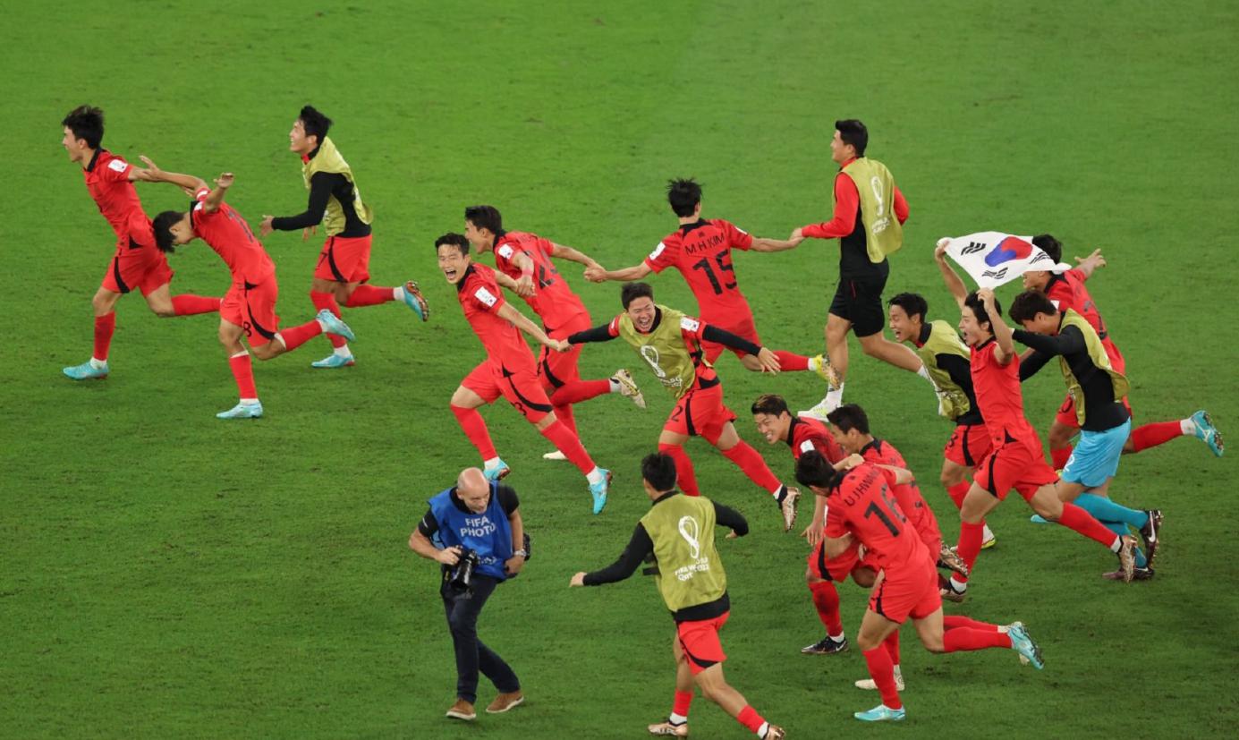 苏亚雷斯痛哭，C罗也不高兴！韩国出线引争议，亚洲足球刷新纪录(3)
