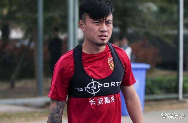 中国足球中的一个刺头，徐根宝拿他没办法，到李铁这怂了(3)