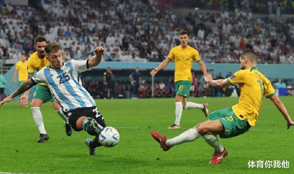 世界杯的魅力！2-1后阿根廷球迷狂欢，8强有点虚：5战才赢了1次(3)