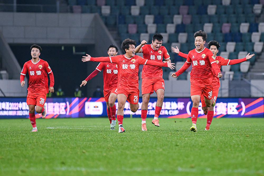 甘肃县级足球队踢赢北京国安：背后的业余俱乐部为何来自广西
