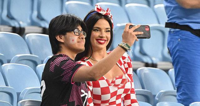 世界杯克罗地亚“最辣球迷”惹关注，生图中满脸油光，肚腩肉乎乎(6)