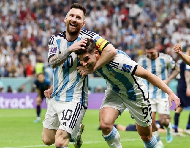 名宿质疑阿根廷点球，但叹服梅西：他的足球高一档！(2)