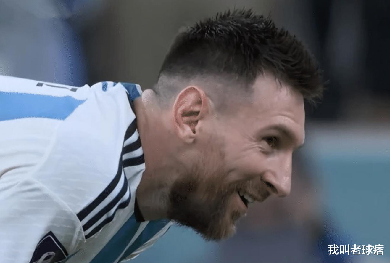 阿根廷官方有心了，用中文庆祝球队胜利，梅西在更衣室高兴晒肌肉(1)