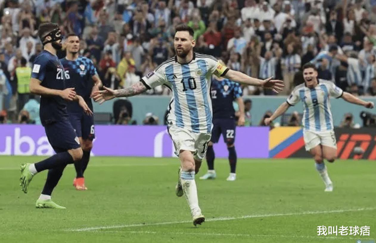 阿根廷官方有心了，用中文庆祝球队胜利，梅西在更衣室高兴晒肌肉(3)