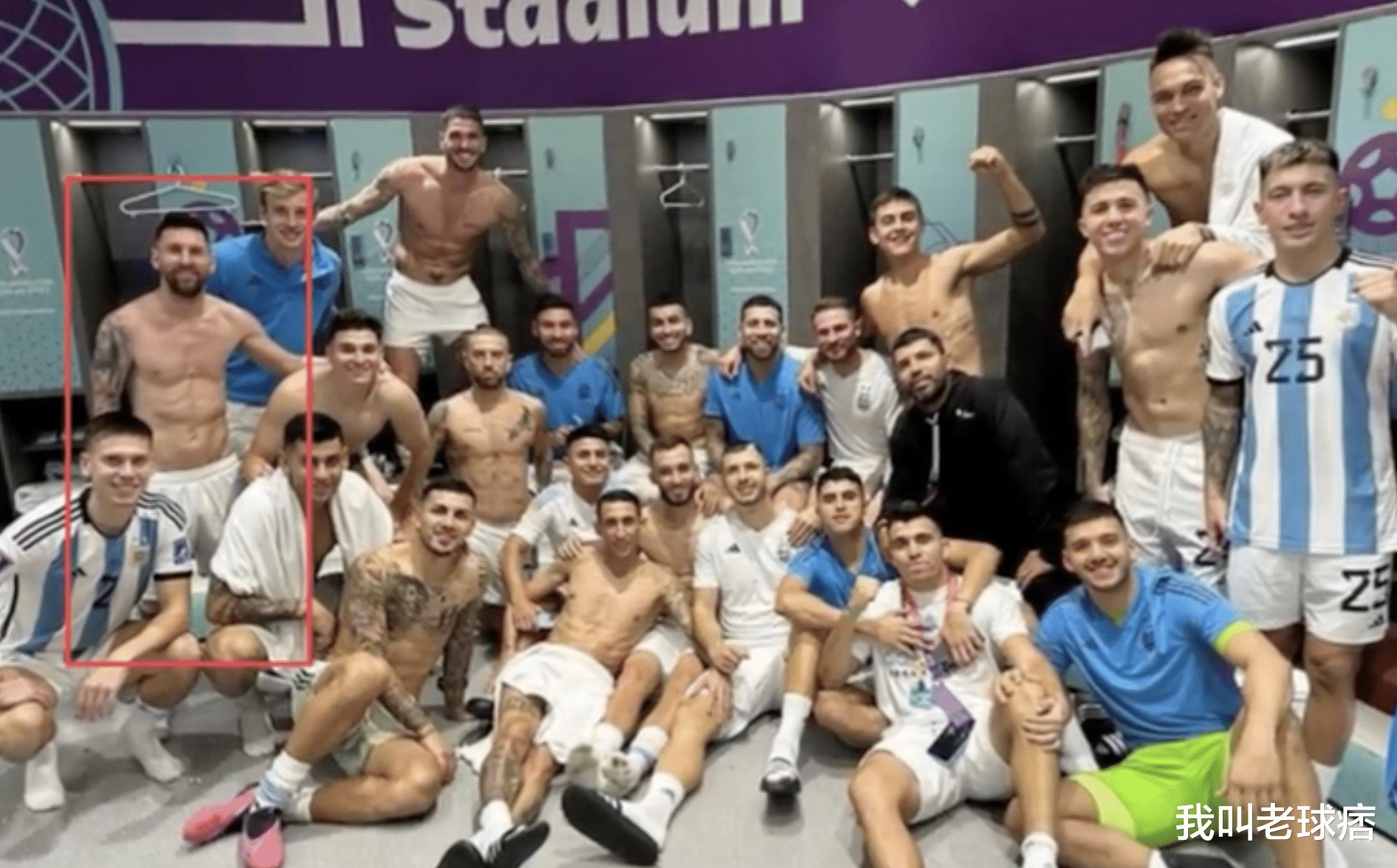 阿根廷官方有心了，用中文庆祝球队胜利，梅西在更衣室高兴晒肌肉(4)