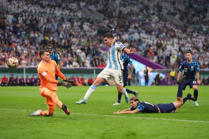 克罗地亚球员怒批裁判误判：阿根廷配得上这场比赛的胜利，但裁判是灾难！(1)