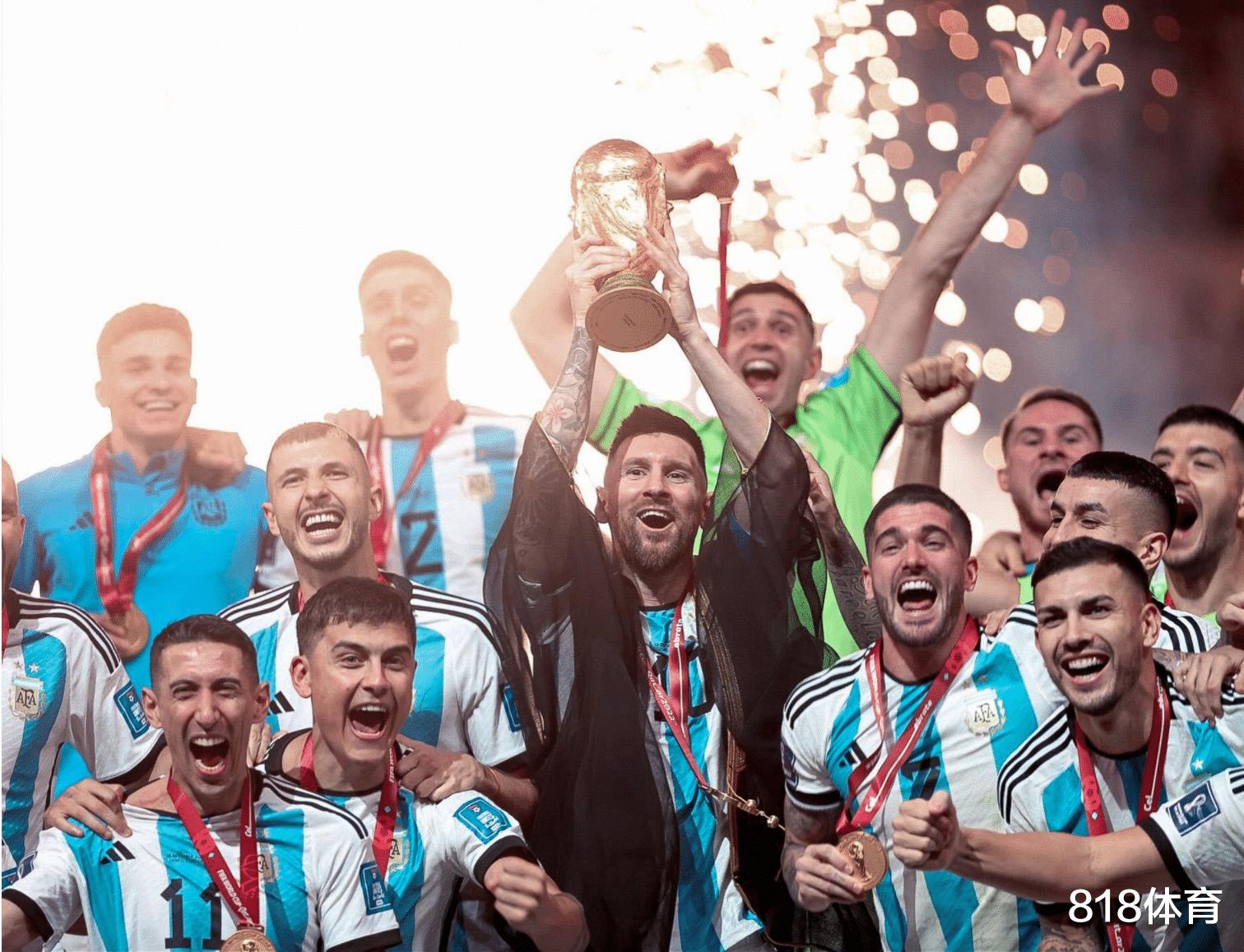 过分了! 阿根廷队夺冠后唱歌侮辱记者, 体育记者协会: 等待梅西道歉!