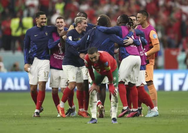 队长赛斯因伤下场 摩洛哥0-2遗憾败北 法国队姆巴佩功不可没(9)