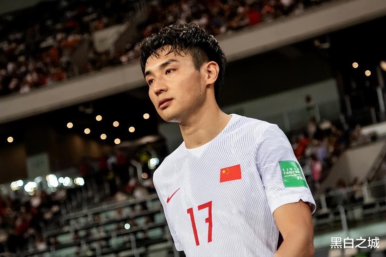 踢假球、改年龄、冒名顶替：一个中国男足球员的一生