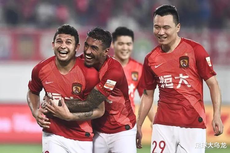 中国足球出洋相，曝6队集体退出，中超沦为亚洲三流，面临解散