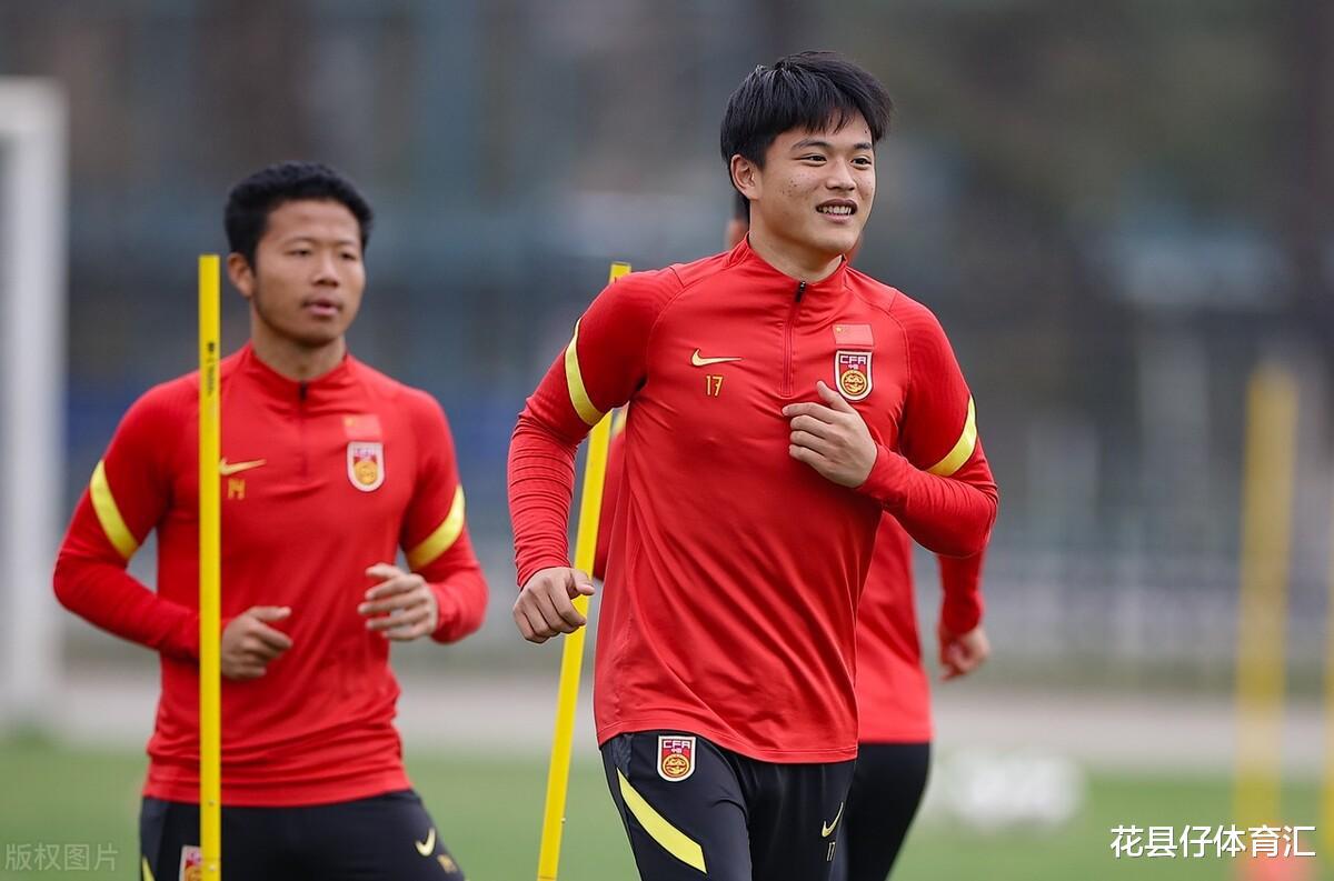 中国足球收两大喜讯，国青人才井喷，体育总局表态打好足球翻身仗(2)