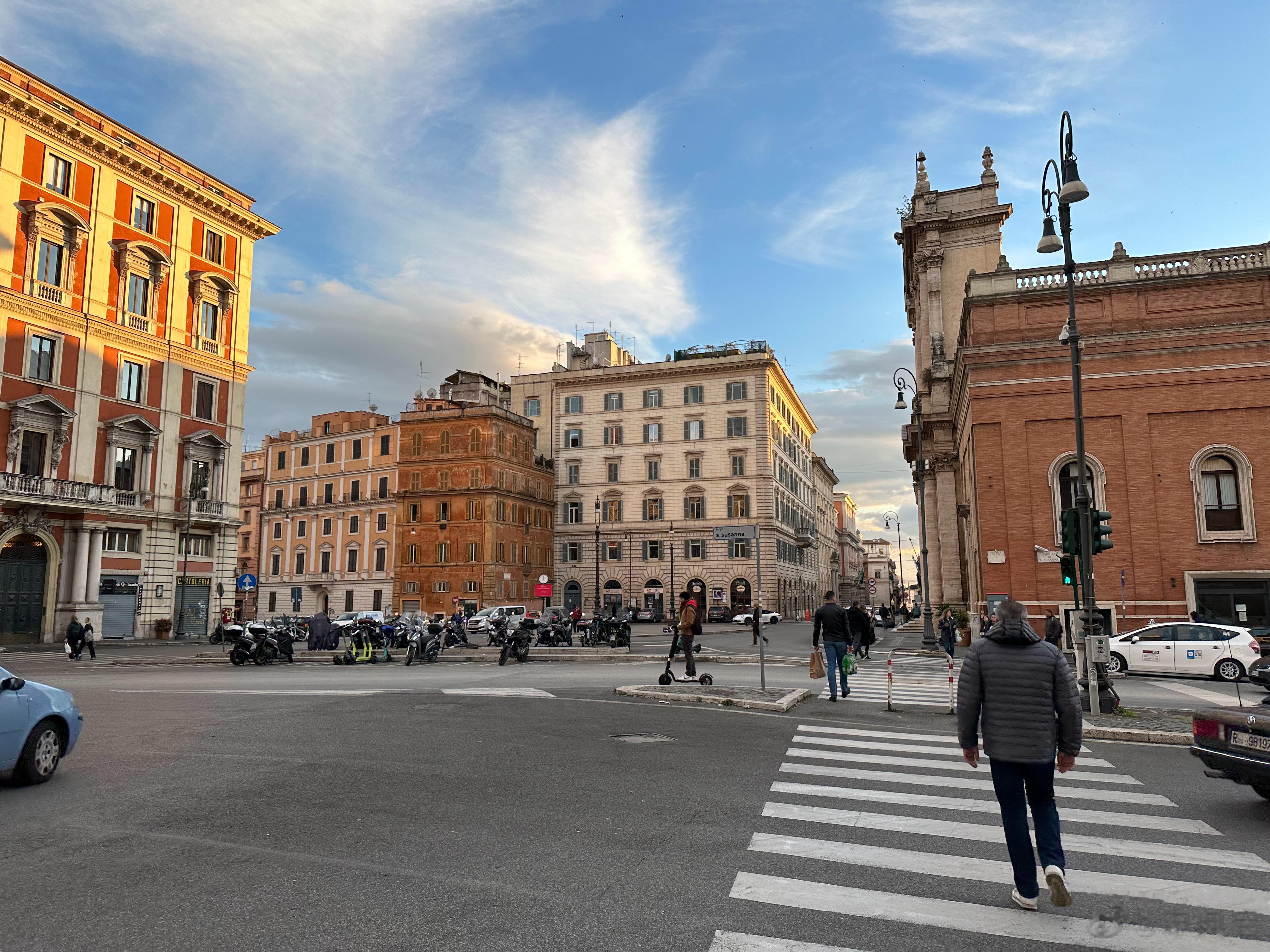 罗马街景，在罗马待了6天时间感觉远远没够，可惜我只在意大利30天，所以节奏还是有(3)