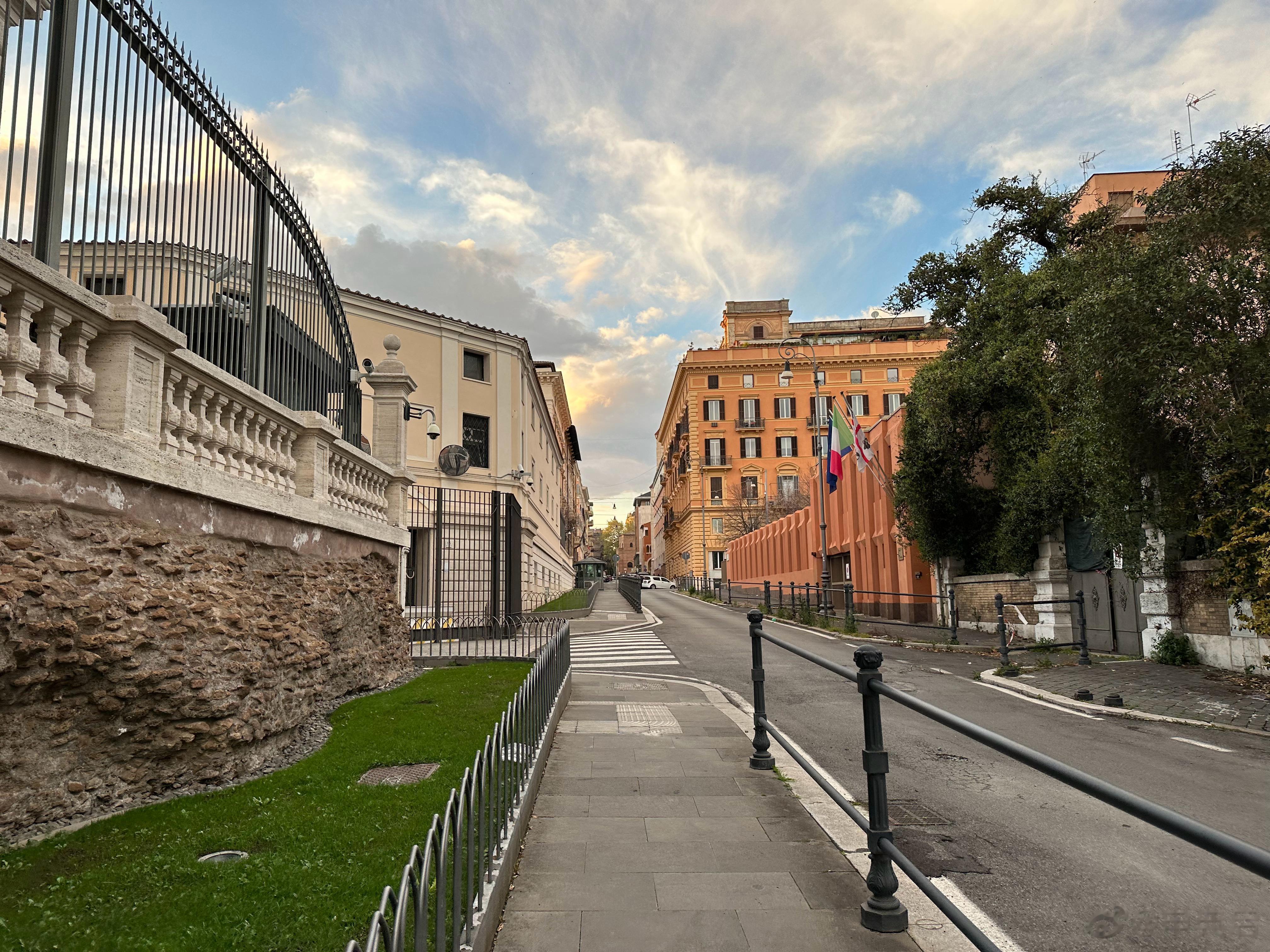 罗马街景，在罗马待了6天时间感觉远远没够，可惜我只在意大利30天，所以节奏还是有(8)